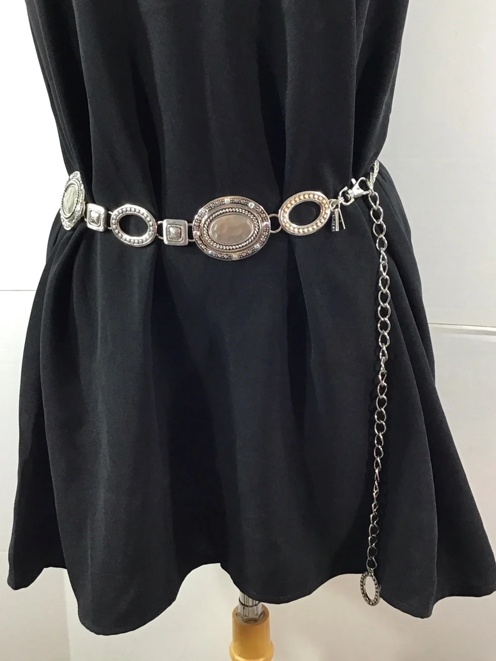 Chico’s heavy Metal Link Chain adjustable Waist Belt in Silver